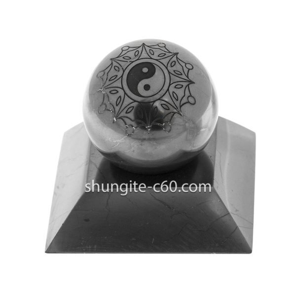 engraving of feng shui symbol